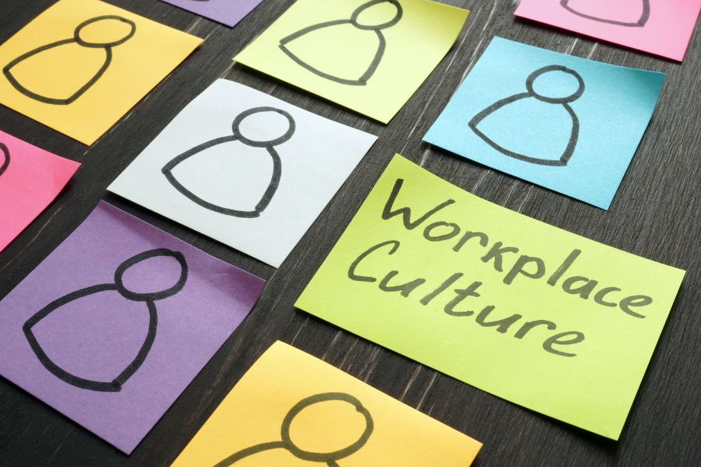 workplace culture written on a post-it note